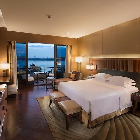 Hilton Wuhan Optics Valley Zewnętrze zdjęcie