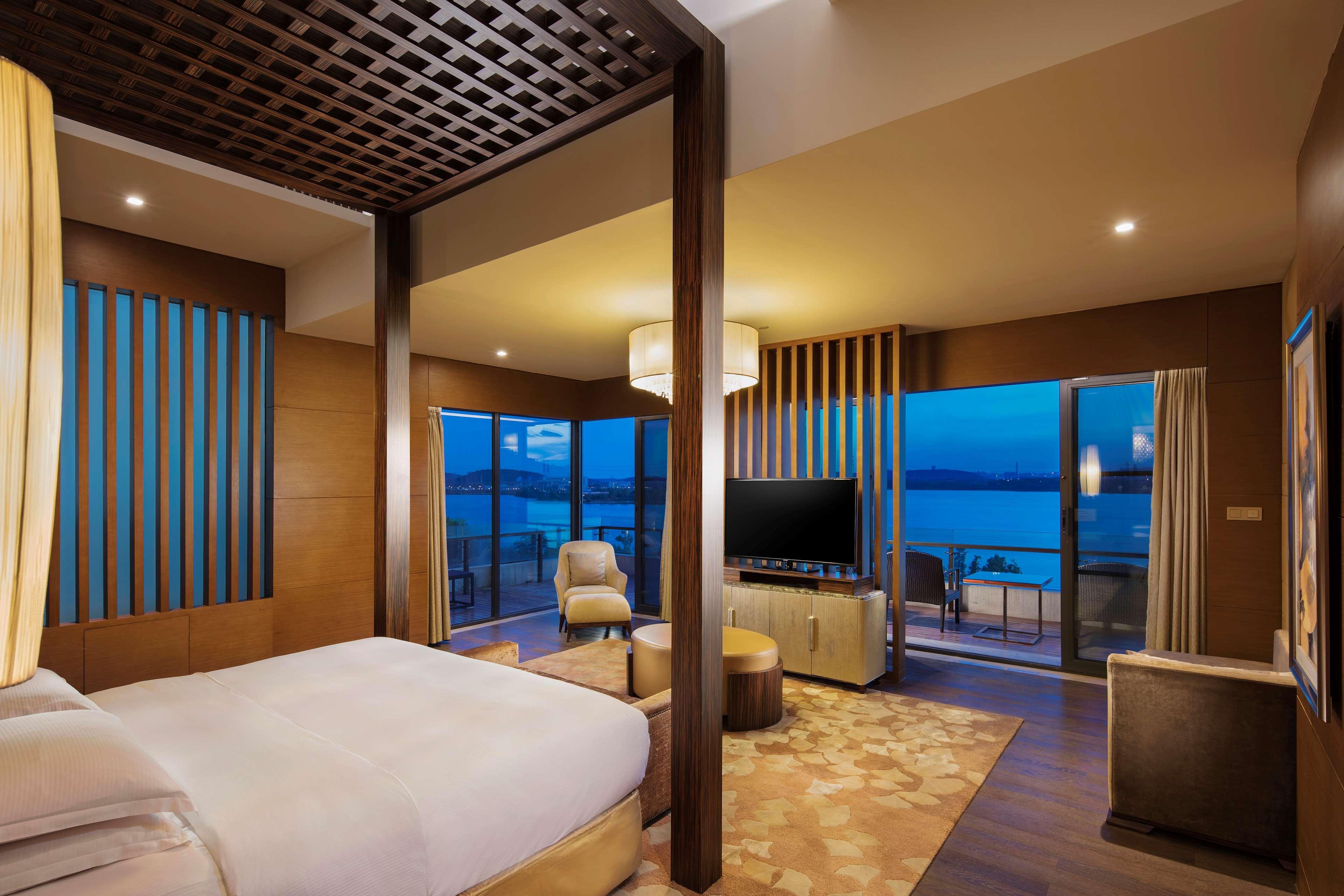 Hilton Wuhan Optics Valley Zewnętrze zdjęcie