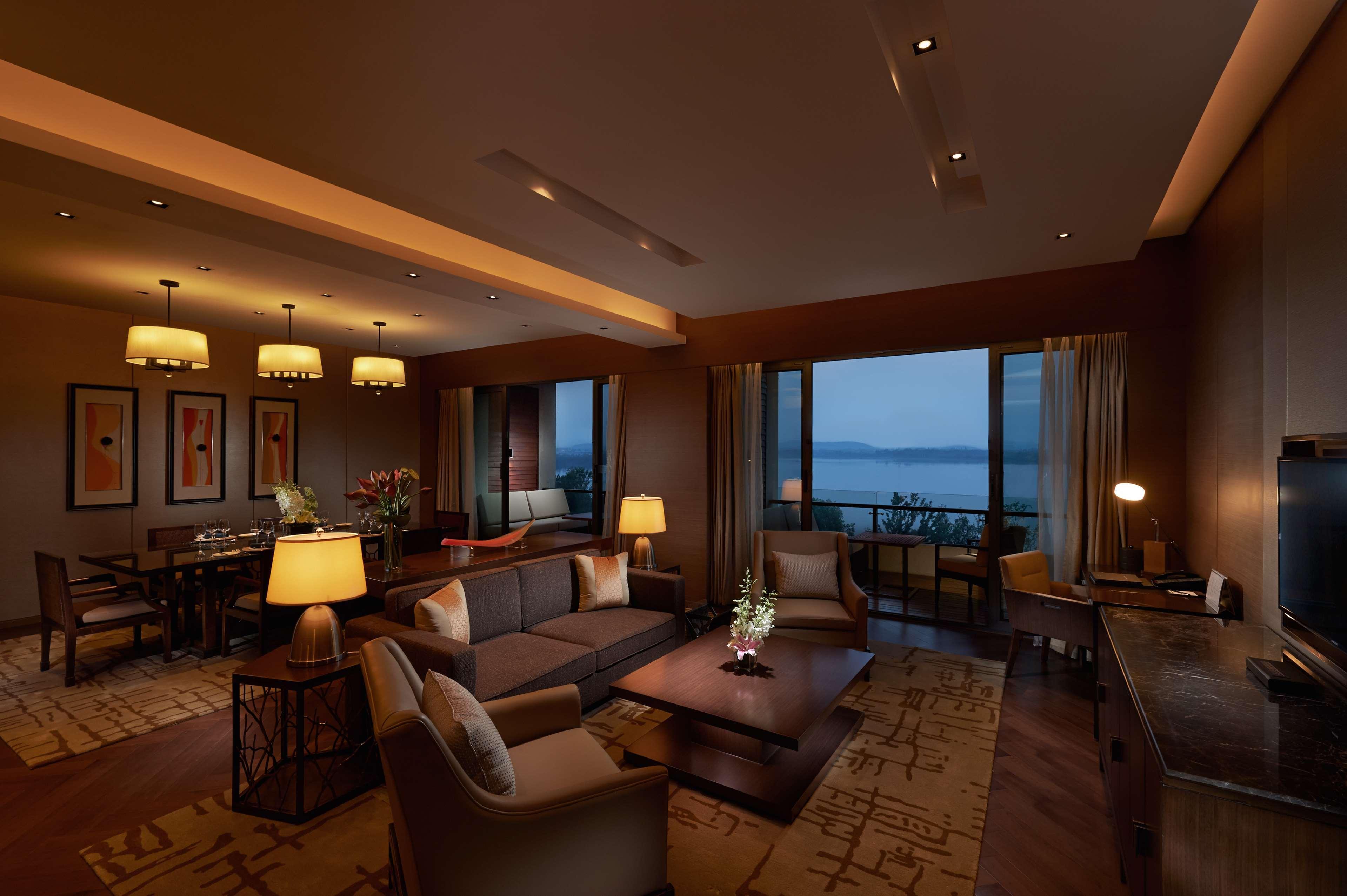 Hilton Wuhan Optics Valley Zewnętrze zdjęcie