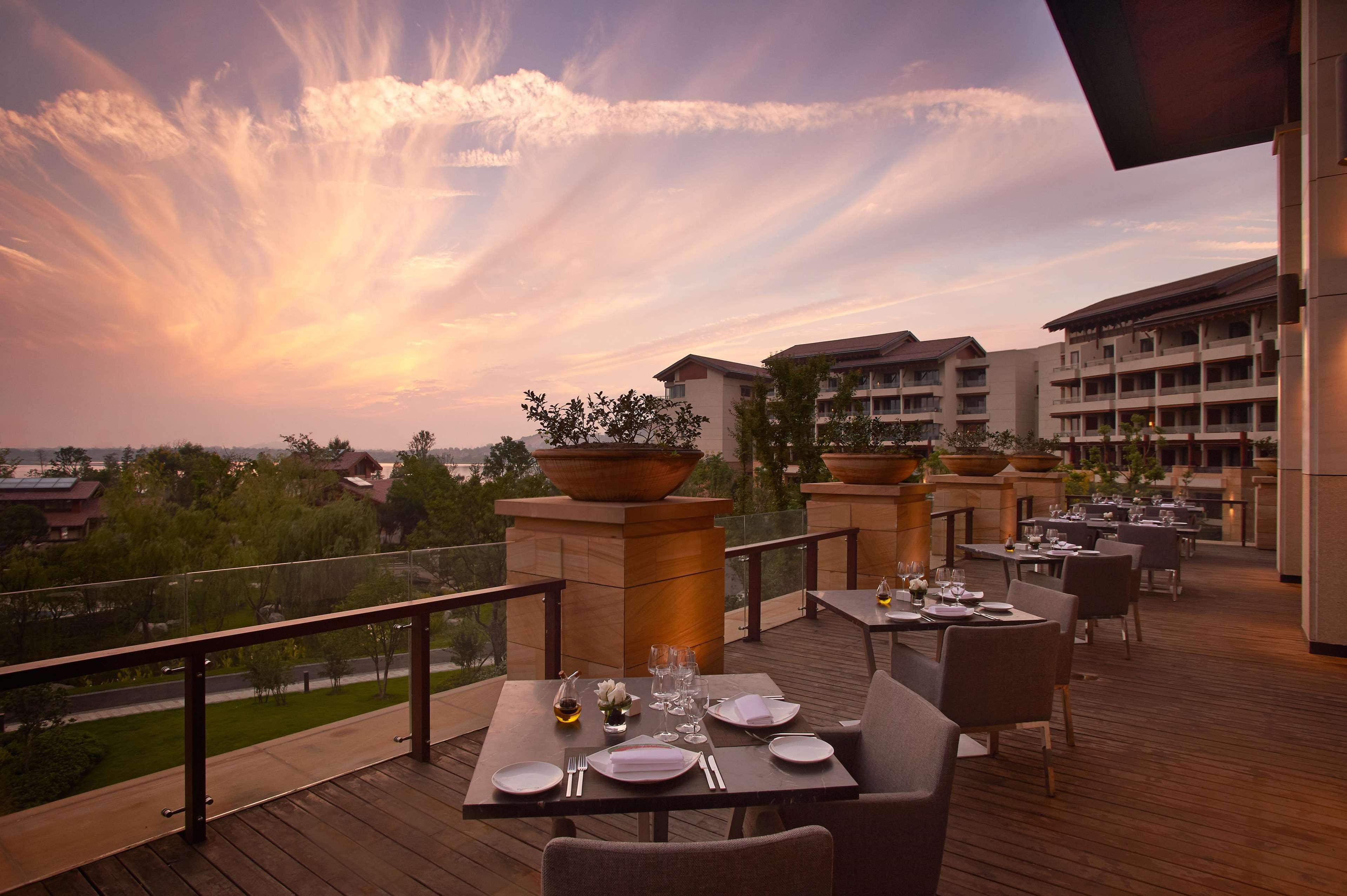 Hilton Wuhan Optics Valley Zewnętrze zdjęcie