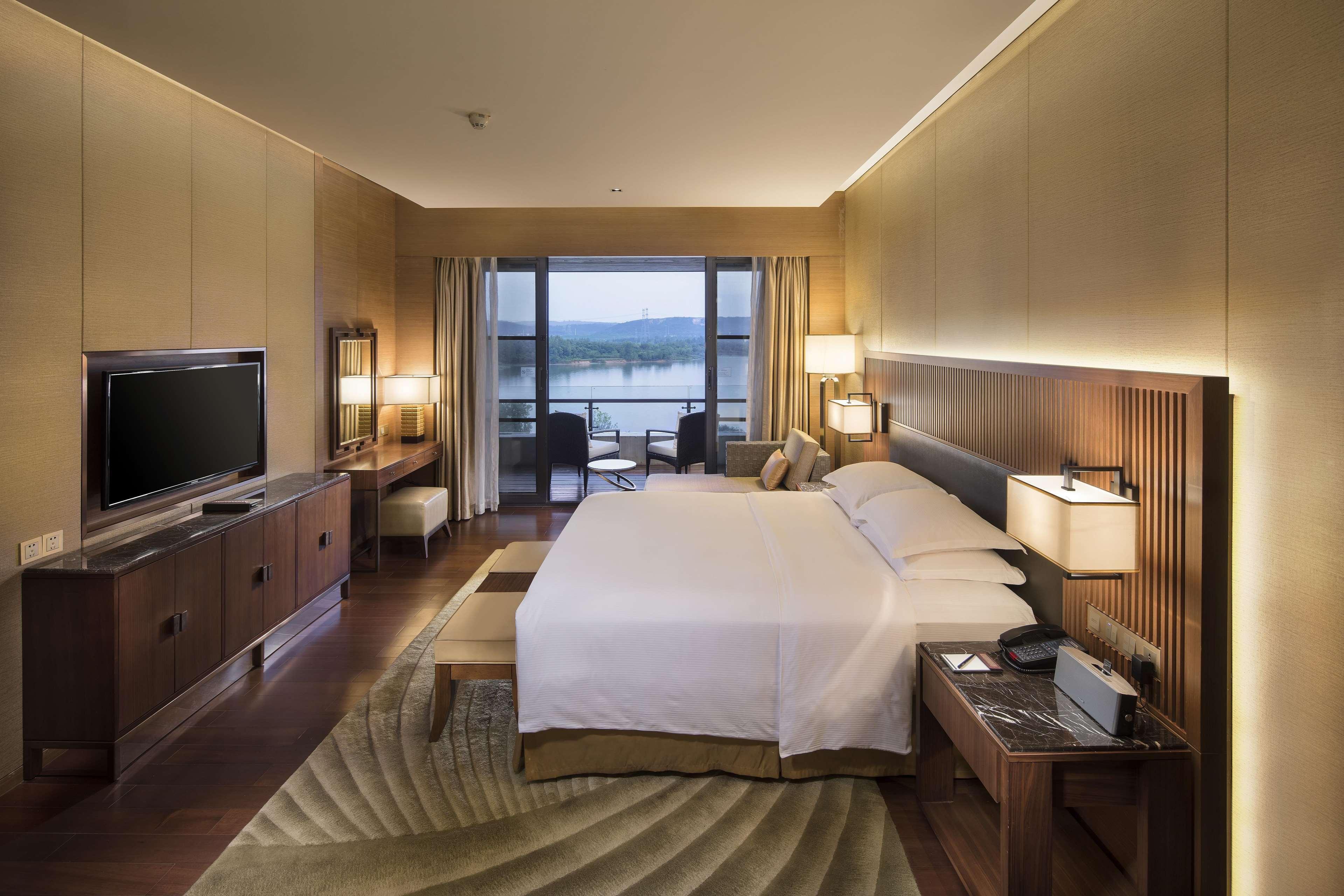 Hilton Wuhan Optics Valley Zewnętrze zdjęcie
