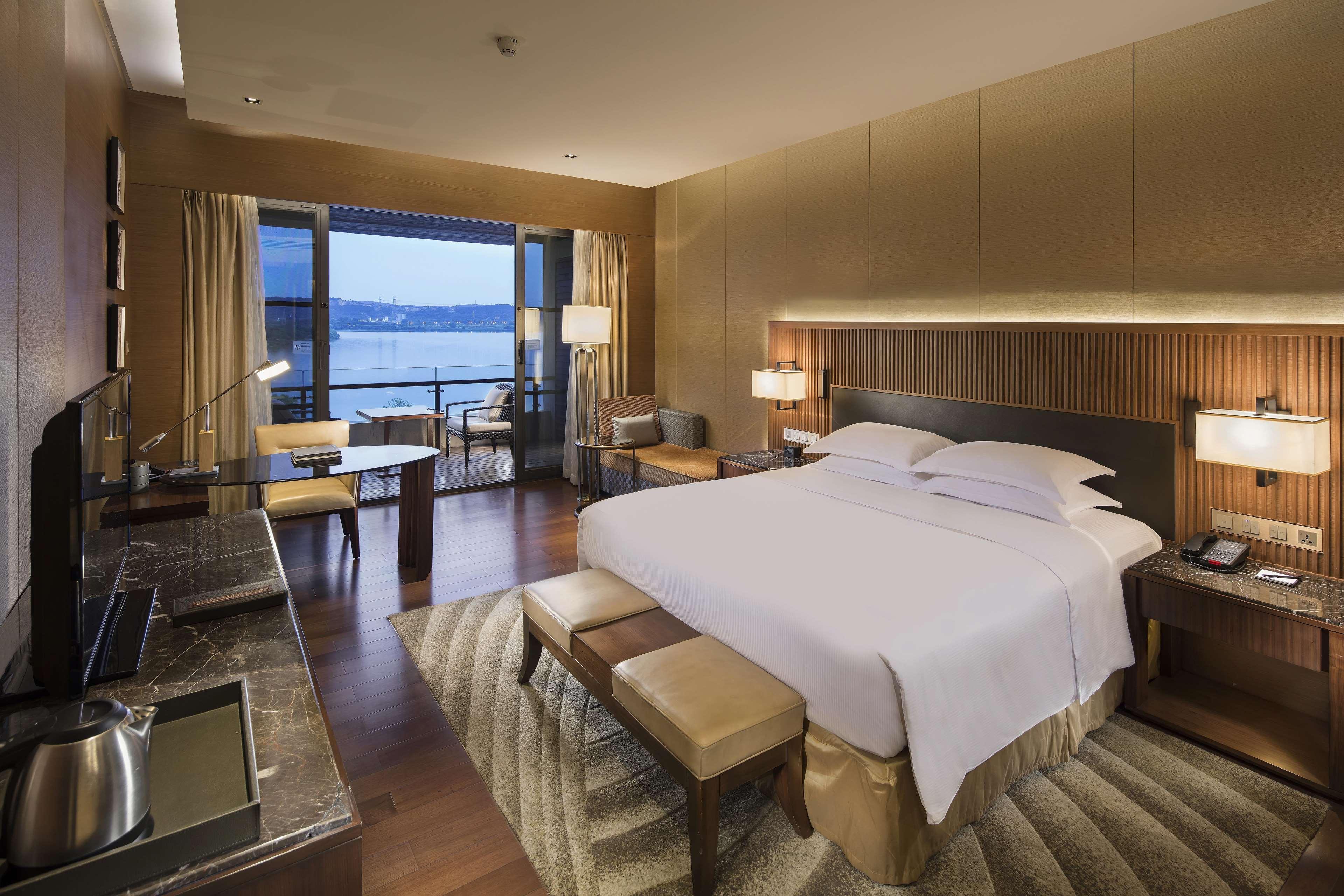 Hilton Wuhan Optics Valley Zewnętrze zdjęcie