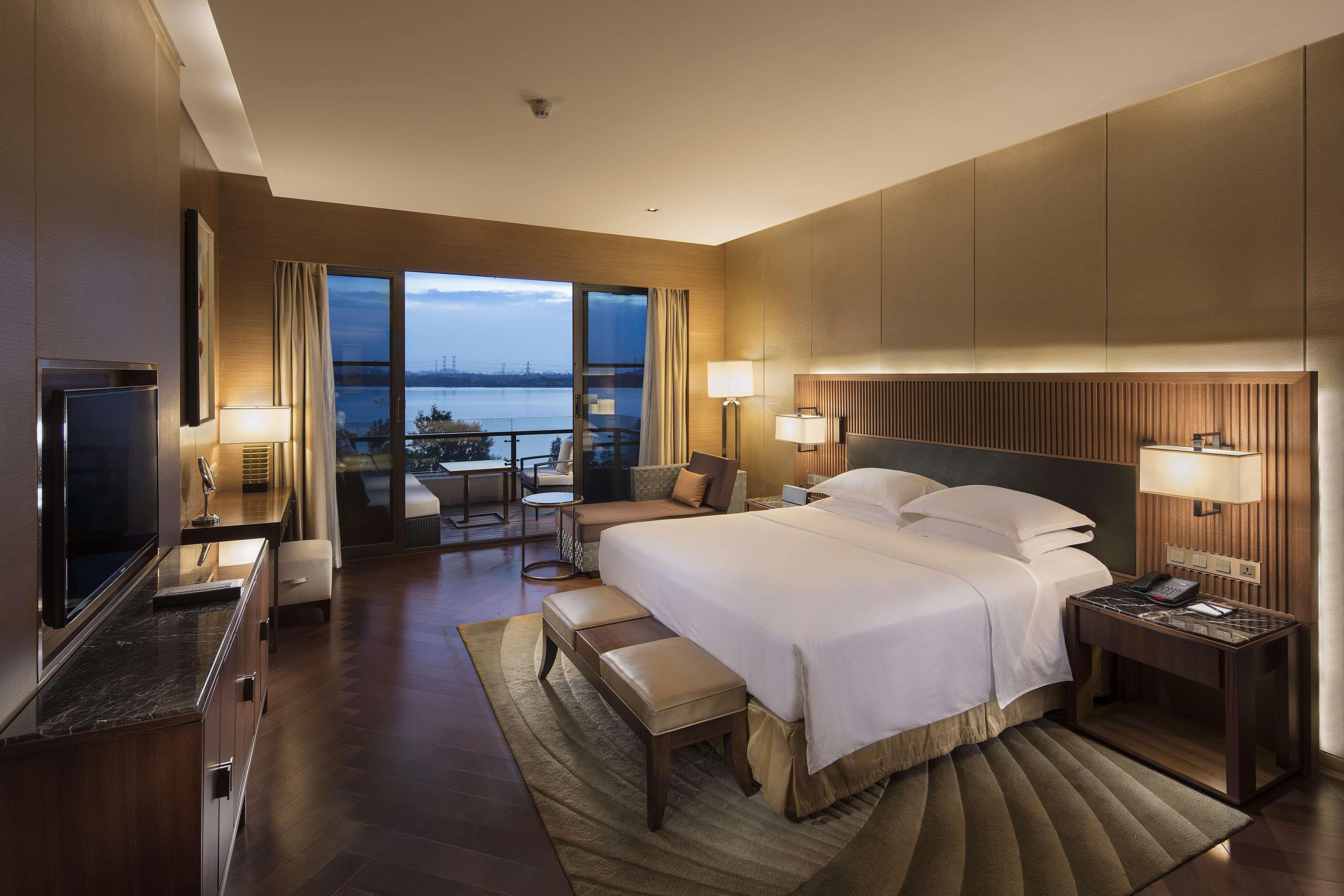Hilton Wuhan Optics Valley Zewnętrze zdjęcie
