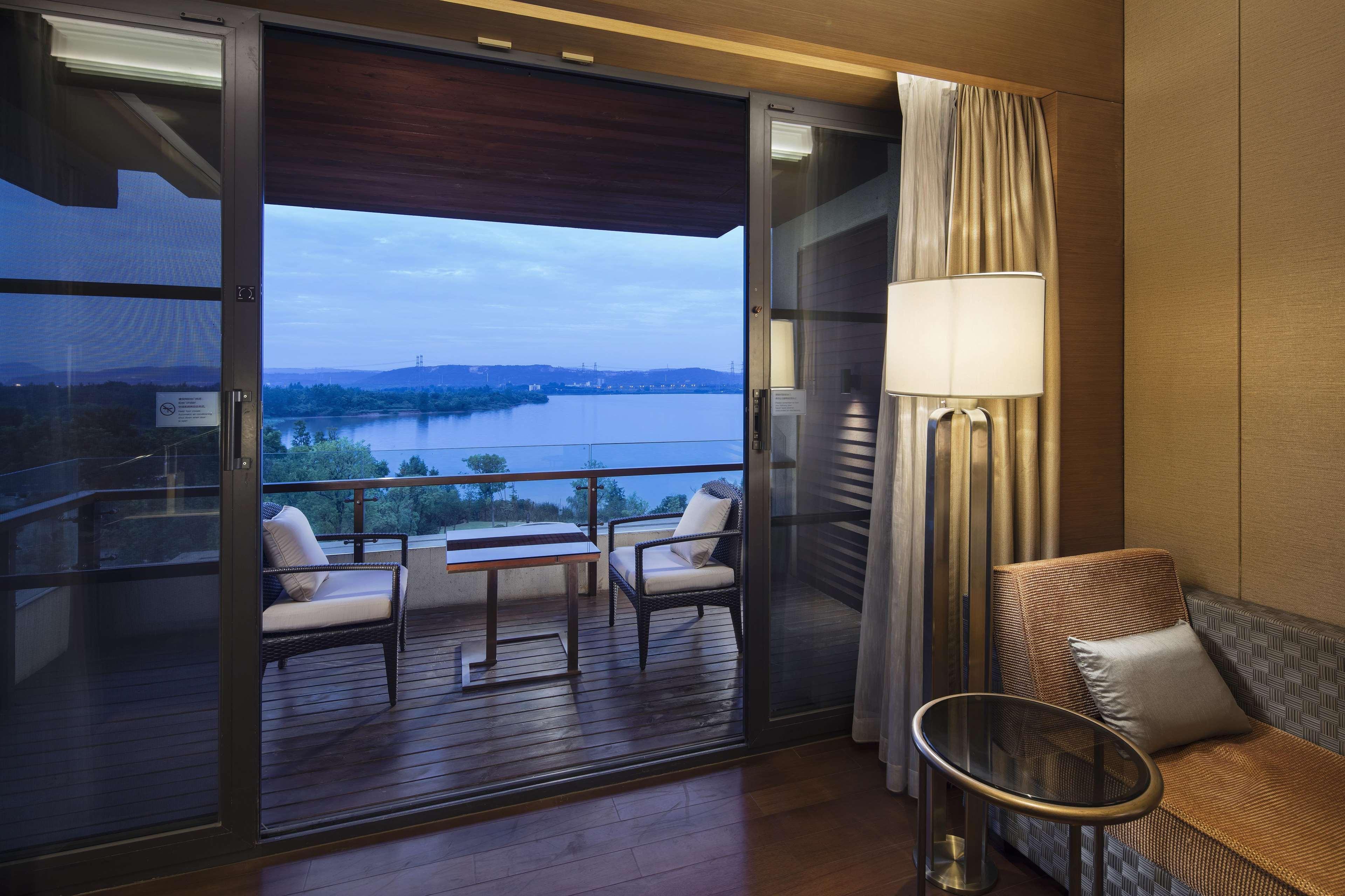 Hilton Wuhan Optics Valley Zewnętrze zdjęcie