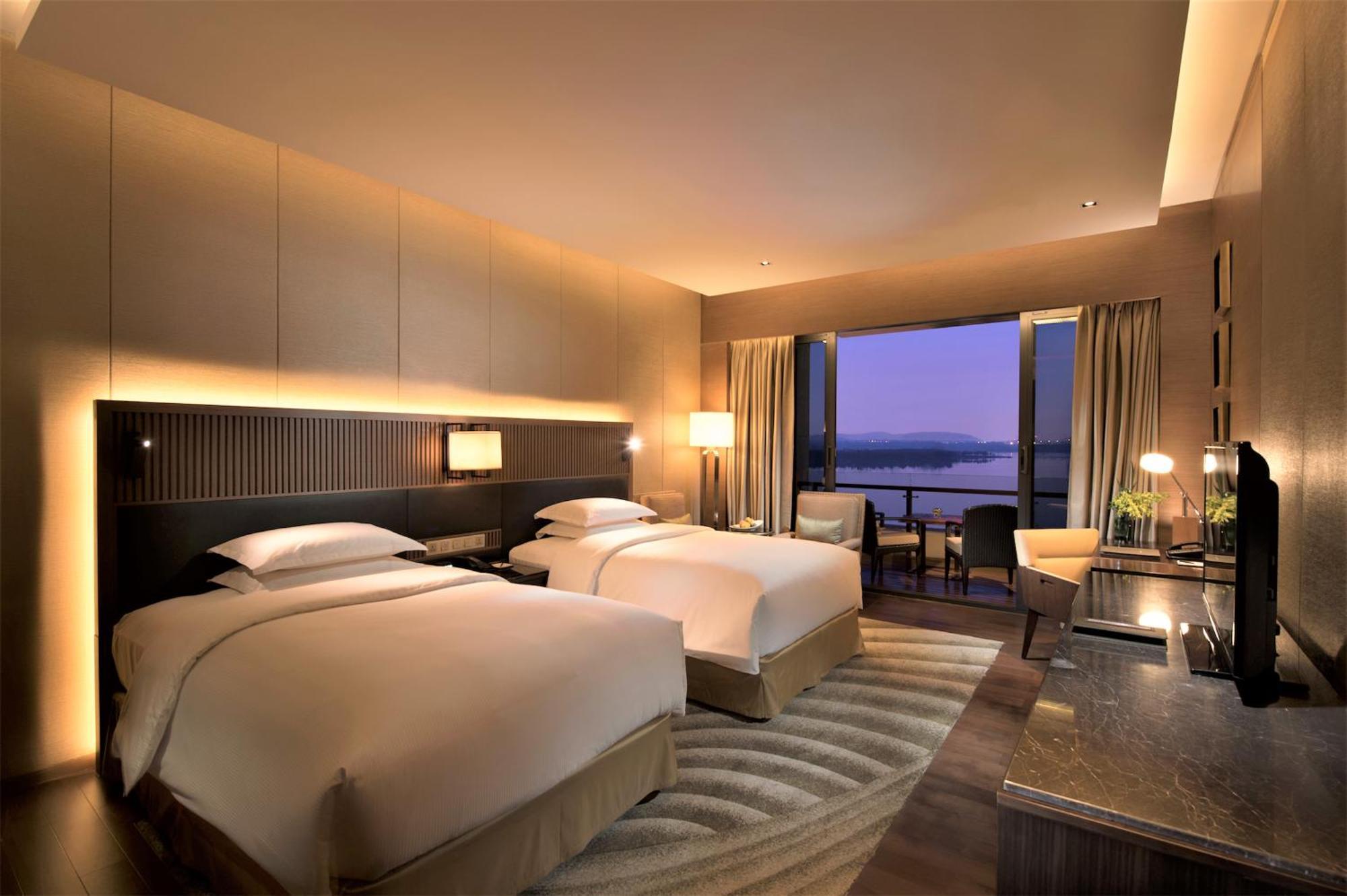 Hilton Wuhan Optics Valley Zewnętrze zdjęcie