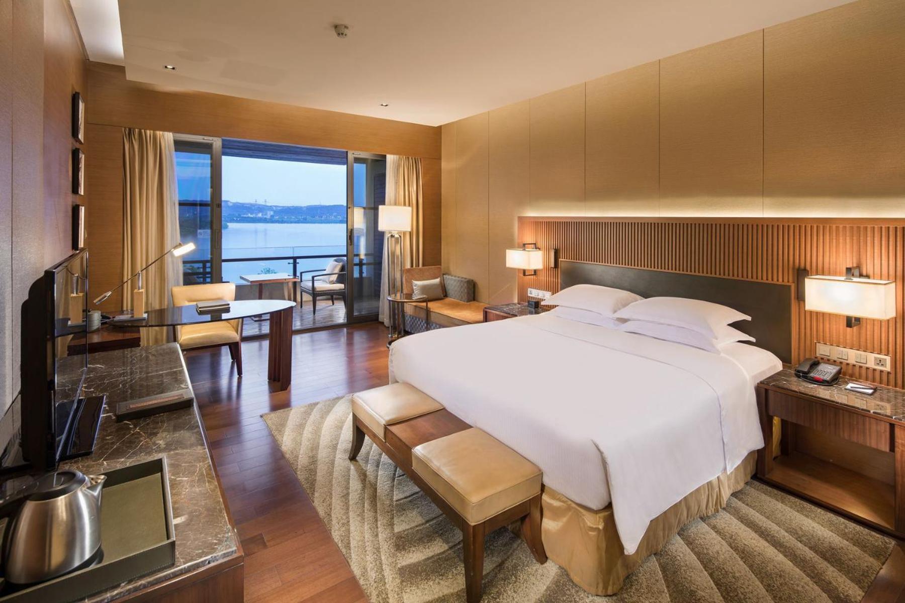 Hilton Wuhan Optics Valley Zewnętrze zdjęcie