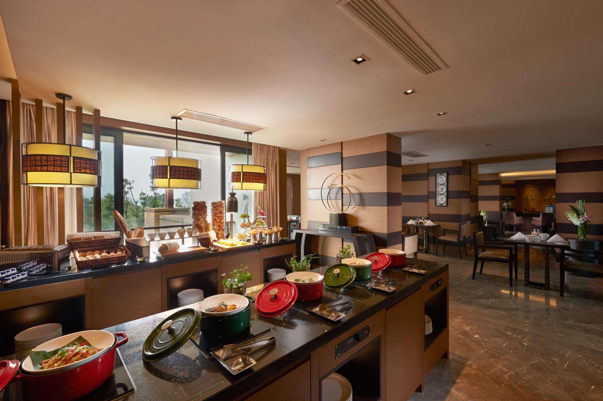 Hilton Wuhan Optics Valley Zewnętrze zdjęcie