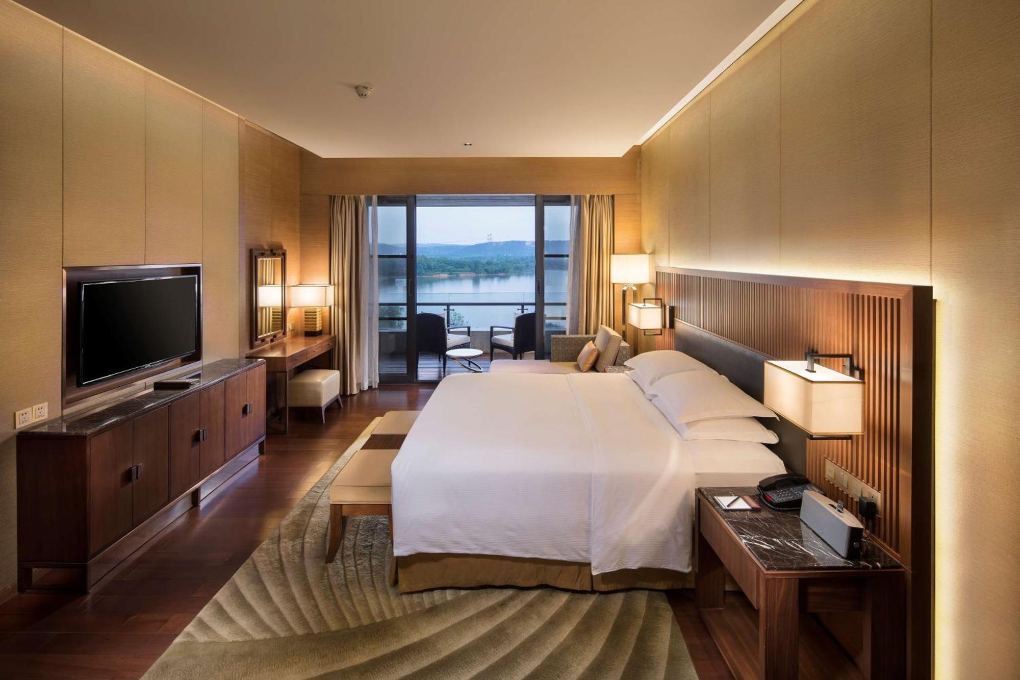 Hilton Wuhan Optics Valley Zewnętrze zdjęcie