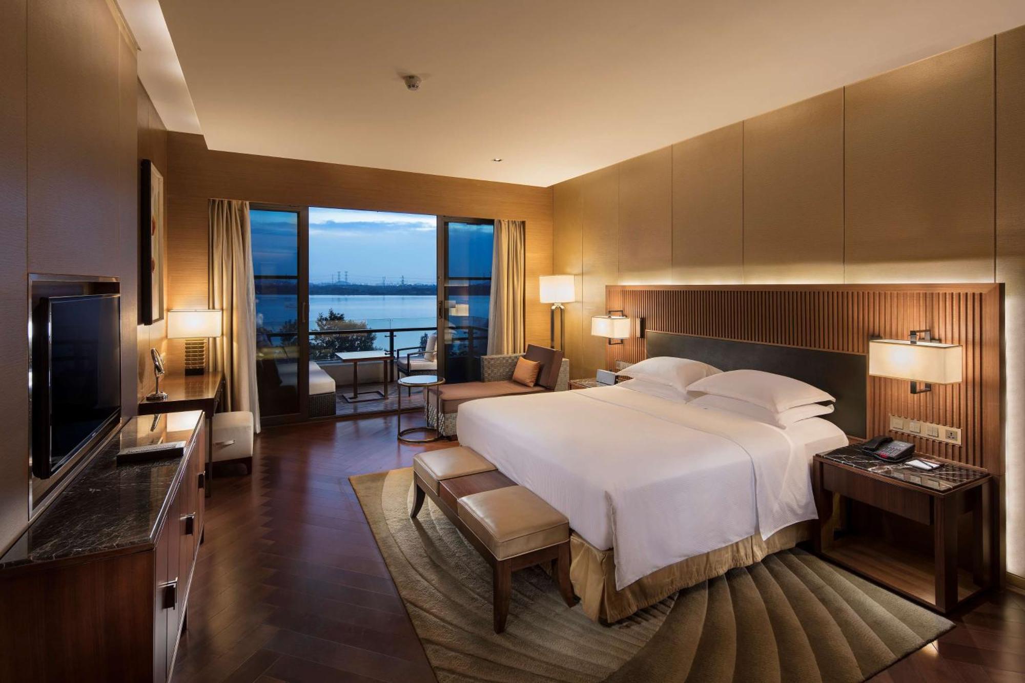 Hilton Wuhan Optics Valley Zewnętrze zdjęcie