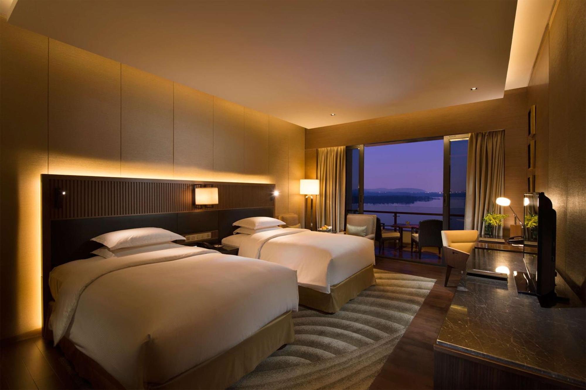 Hilton Wuhan Optics Valley Zewnętrze zdjęcie