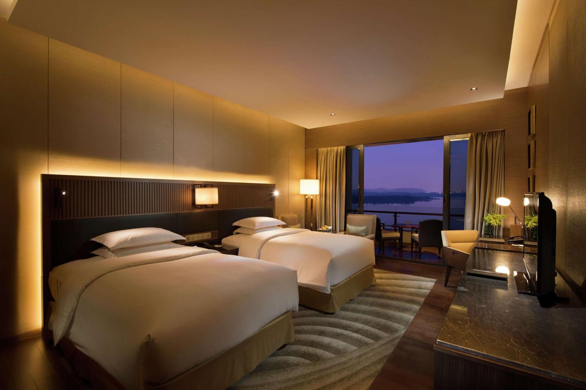 Hilton Wuhan Optics Valley Zewnętrze zdjęcie