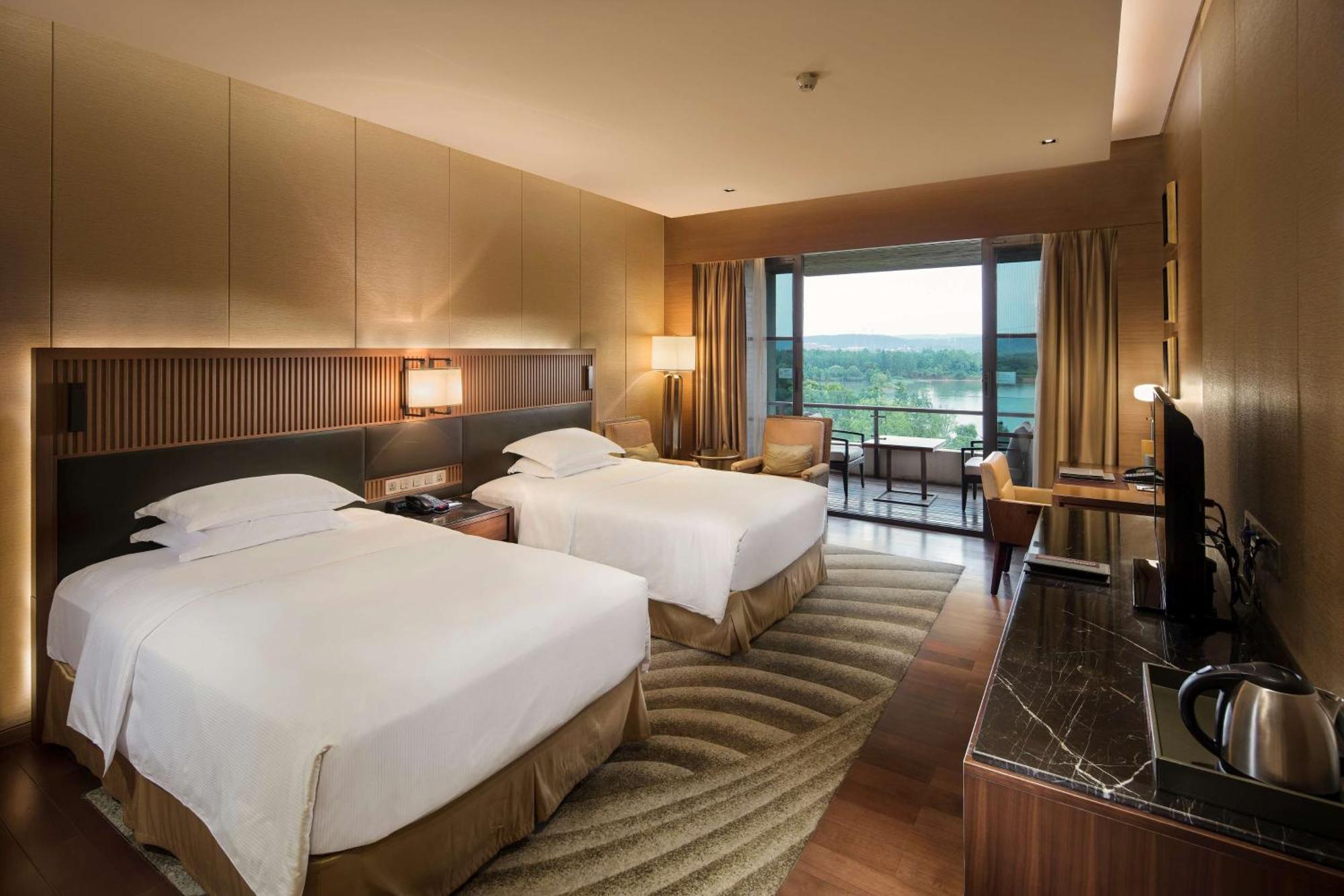 Hilton Wuhan Optics Valley Zewnętrze zdjęcie