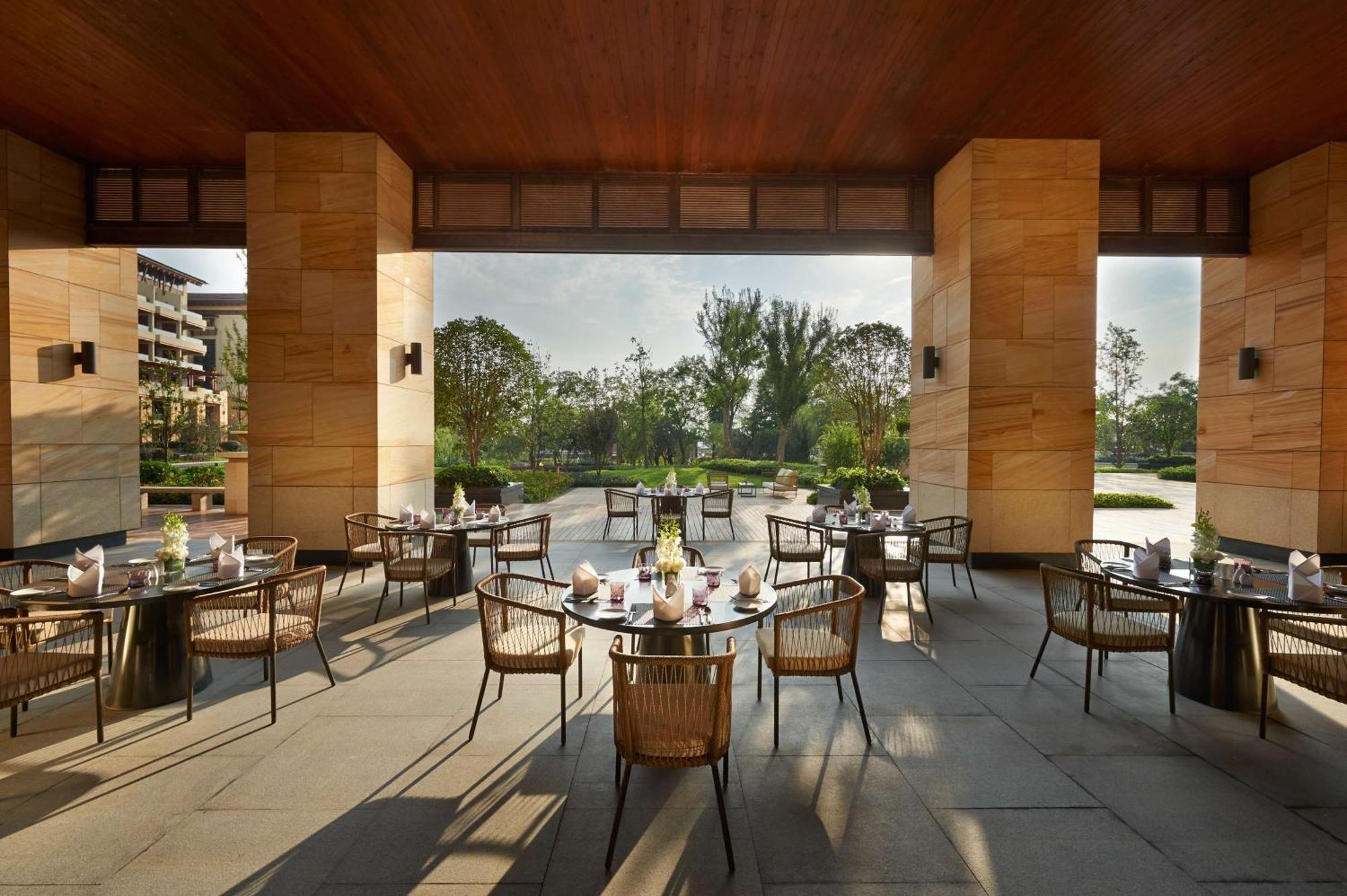 Hilton Wuhan Optics Valley Zewnętrze zdjęcie